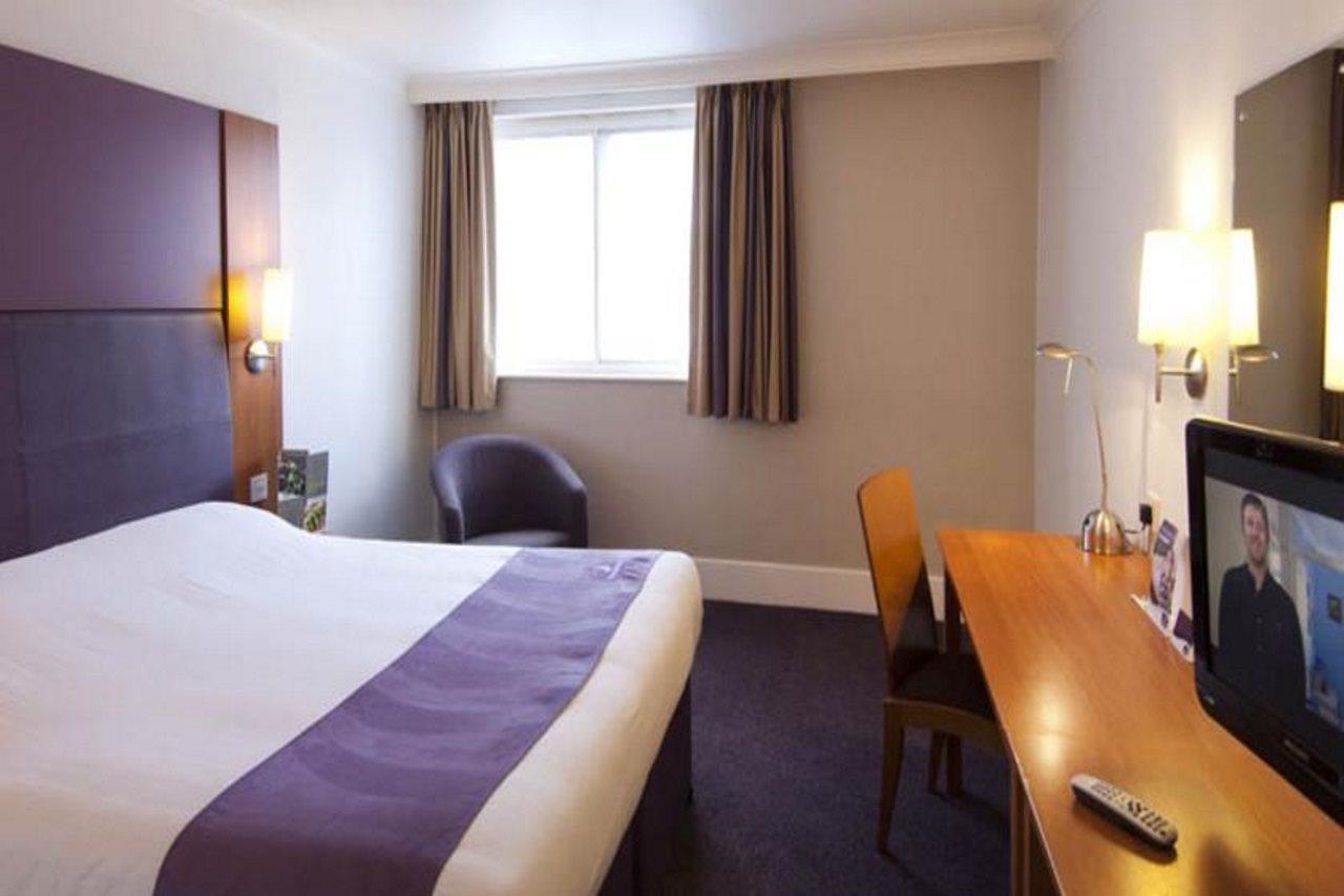 Premier Inn Gravesend Central Exterior photo