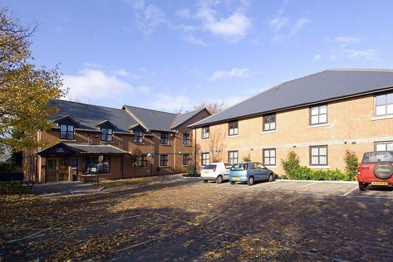 Premier Inn Gravesend Central Exterior photo