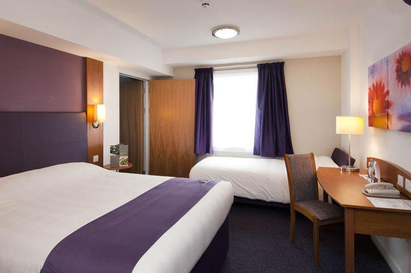 Premier Inn Gravesend Central Exterior photo